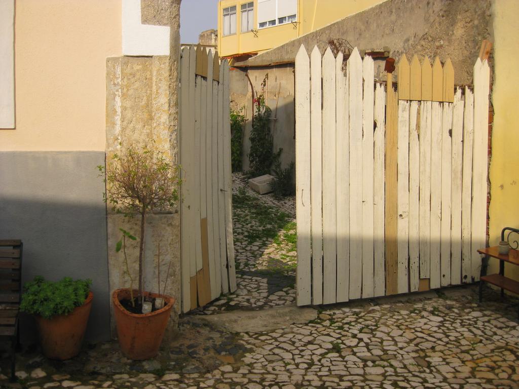 The Back Yard Nest Daire Lisboa Oda fotoğraf